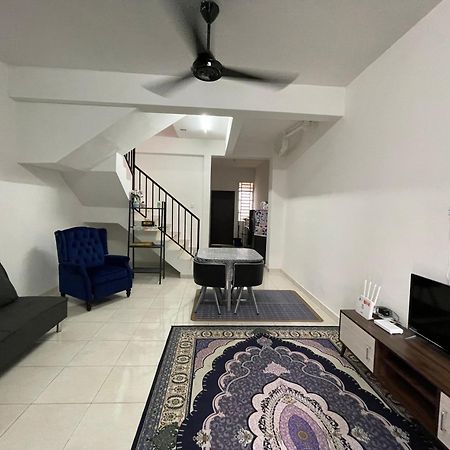 D'Cahaya Homestay Batu Pahat Exteriör bild